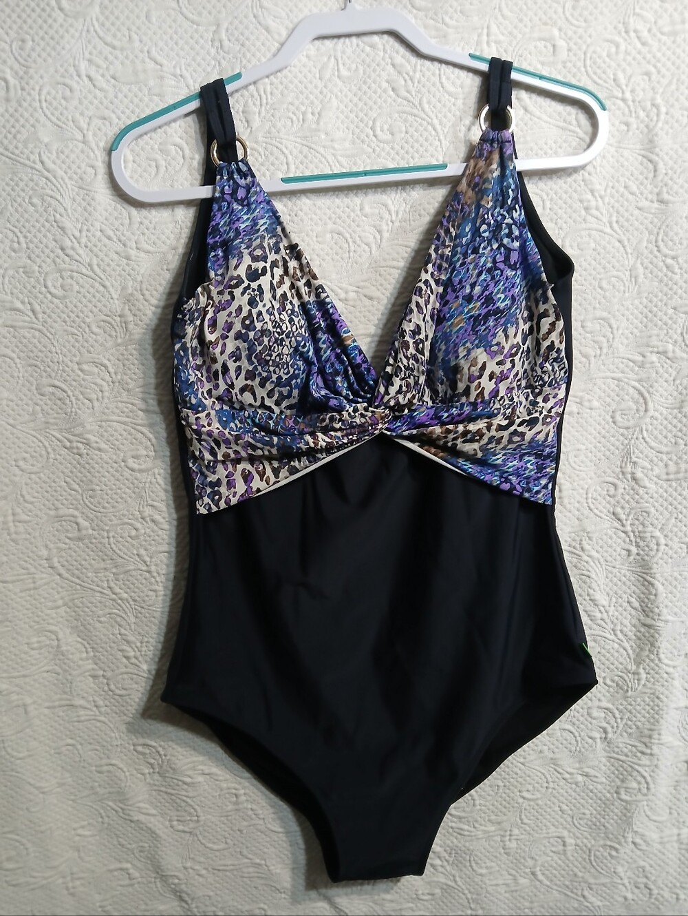 Bahia do BrasilWomen Large 10/12 One Piece Swimsuit Twist PlungeAnimal Print